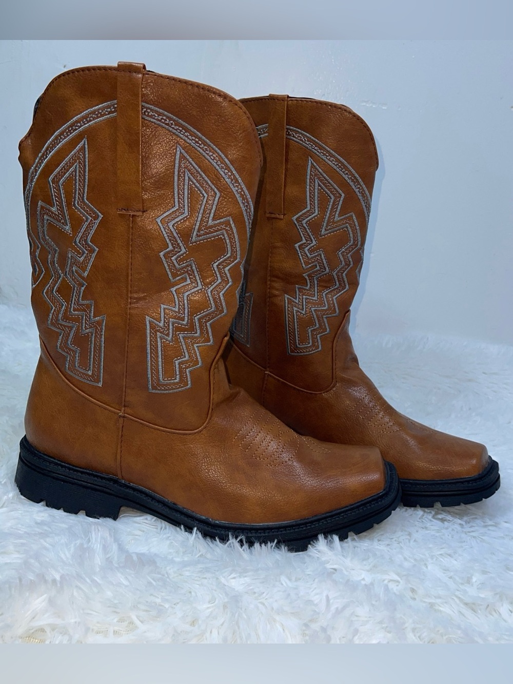 Men's Tan Western Work Boots with Decorative Stitching Size 12.5 NWOT